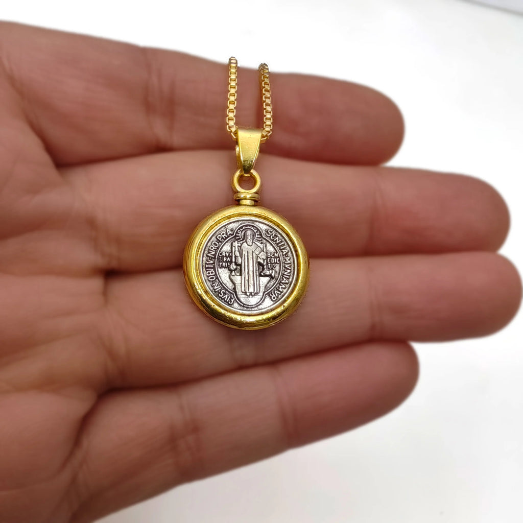 Santo Dogma — Medalla San Benito con Cadena